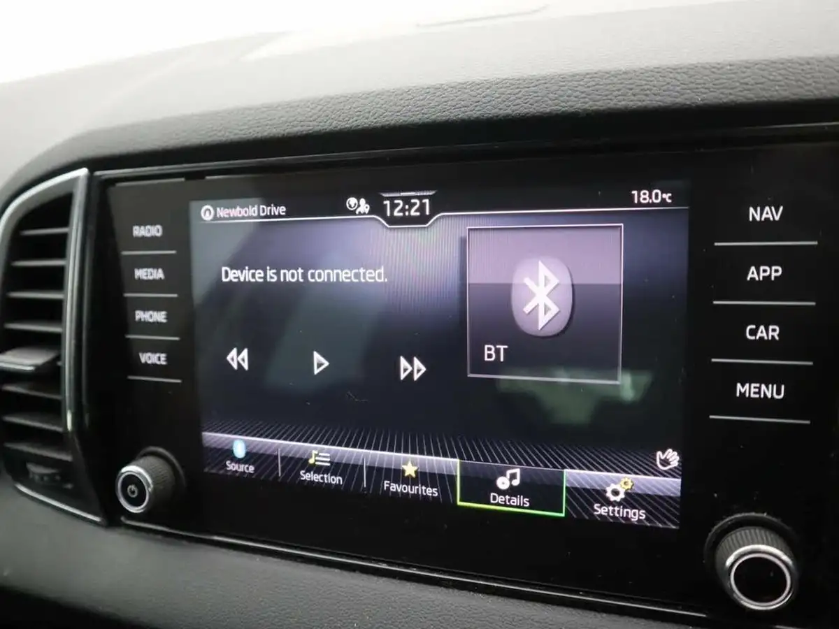 2022-skoda-karoq-15-tsi-se-technology-big-12