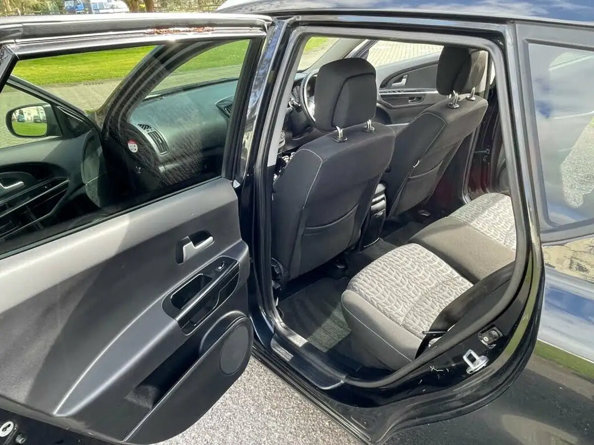 2012-kia-ceed-16td-3-estate-big-17