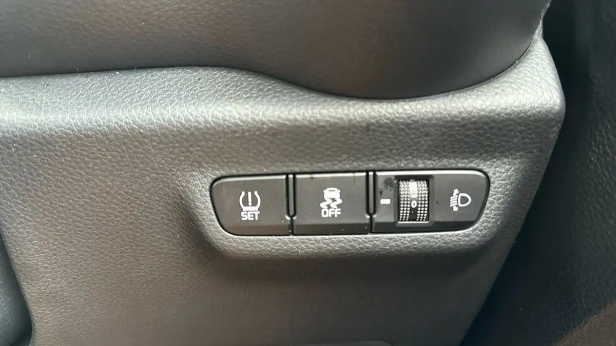 2024-kia-picanto-10-3-62bhp-big-17