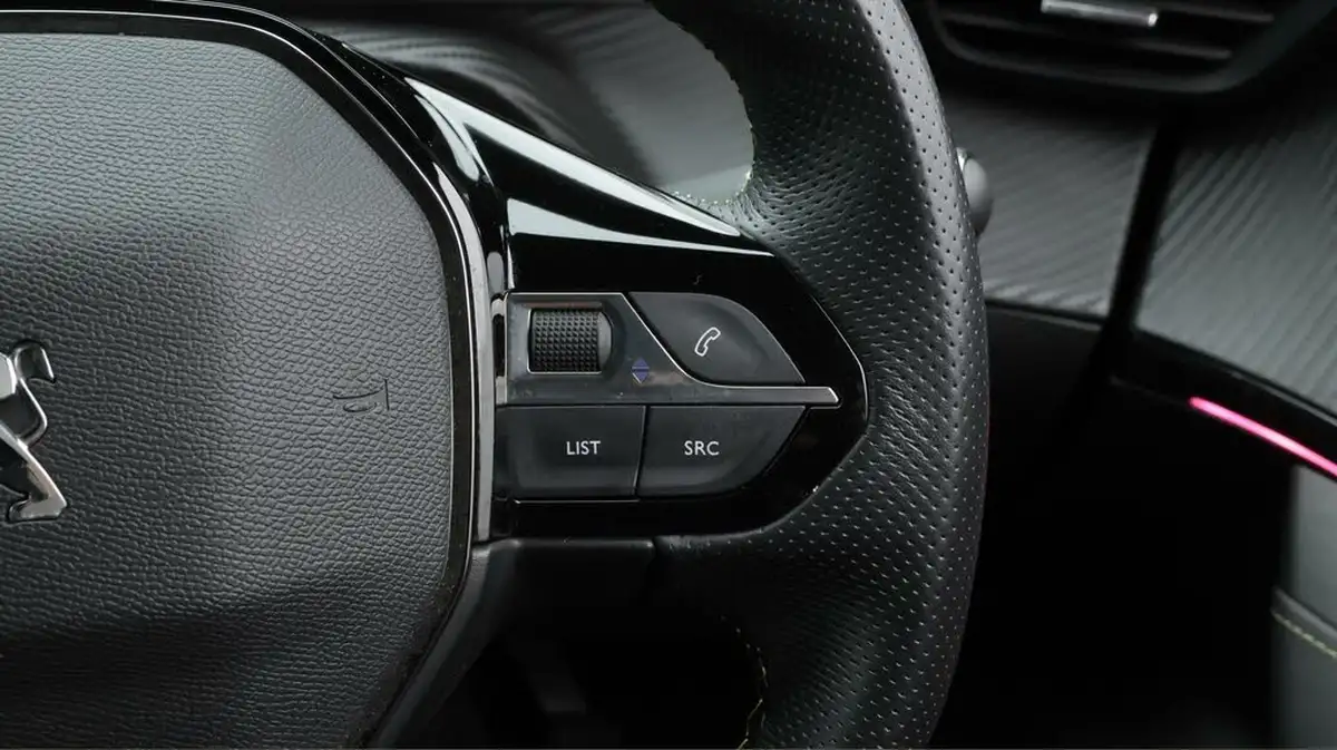 2023-peugeot-2008-suv-e-gt-136bhp-50kwh-station-wagon-big-6
