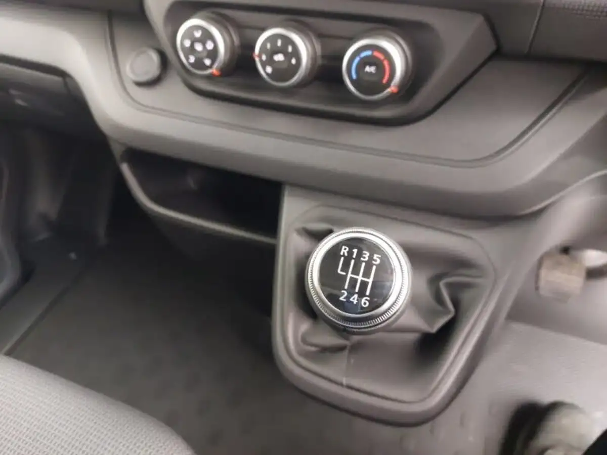 2024-renault-trafic-20dci-sl30-130-advance-big-17