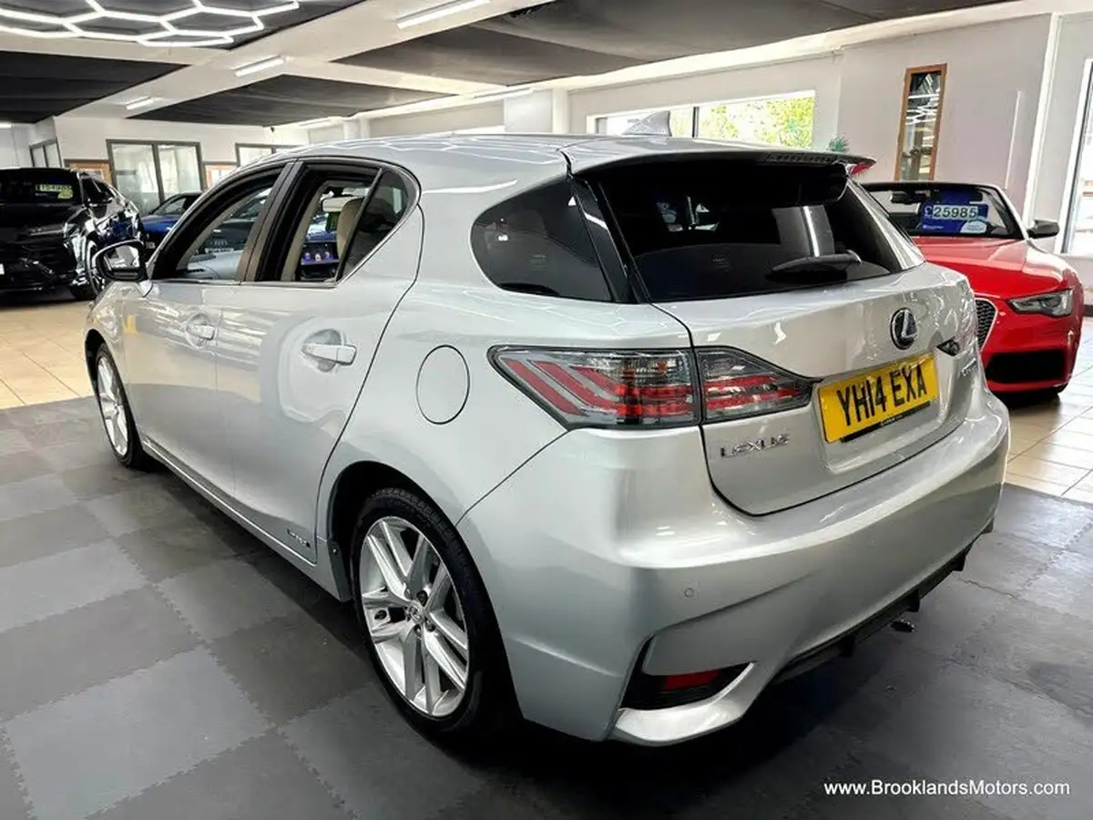 2014-lexus-ct-200h-18-luxury-big-13