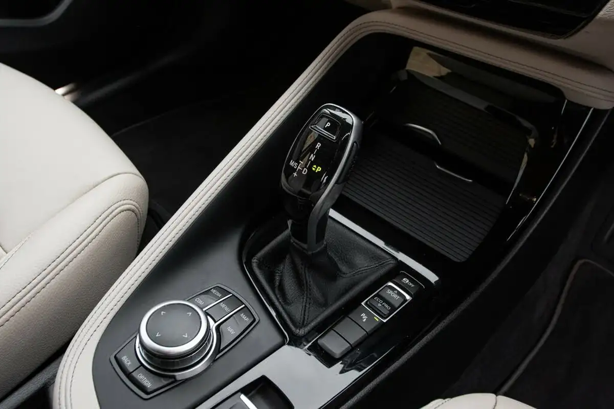 2022-bmw-x1-20-sdrive20i-xline-big-29
