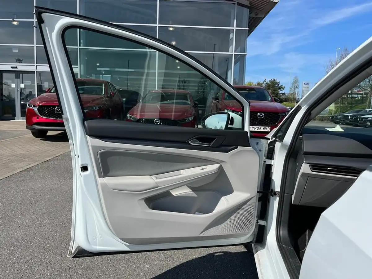 2021-volkswagen-golf-15-tsi-style-150ps-hatchback-big-32