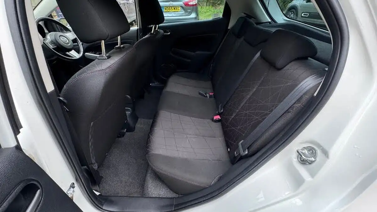 2013-mazda-mazda2-13-venture-big-3