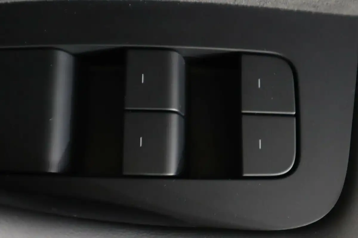 2021-tesla-model-3-e-long-range-4x4-big-15