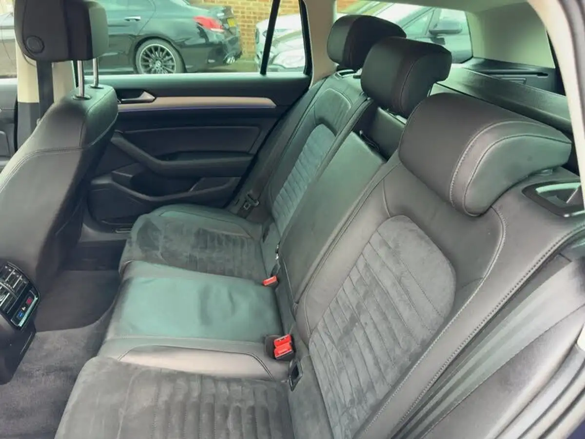 2017-volkswagen-passat-14-tsi-gte-estate-5d-big-30