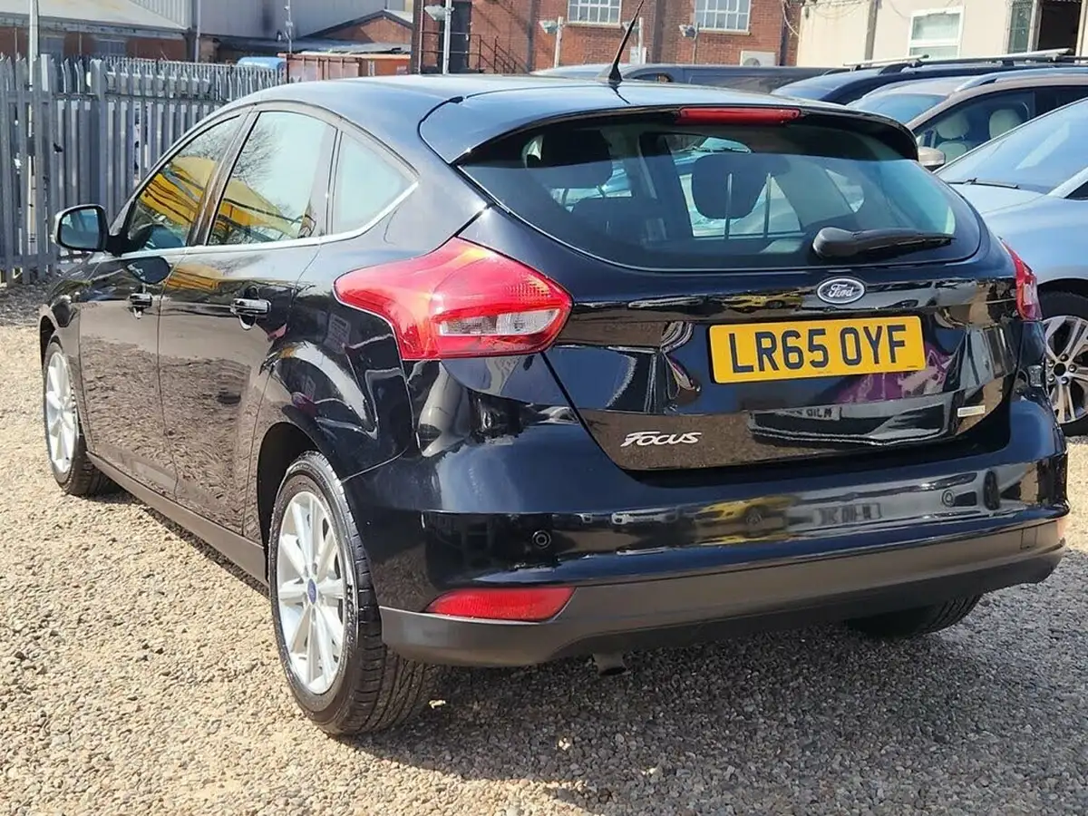2015-ford-focus-10t-titanium-125ps-hatchback-big-16
