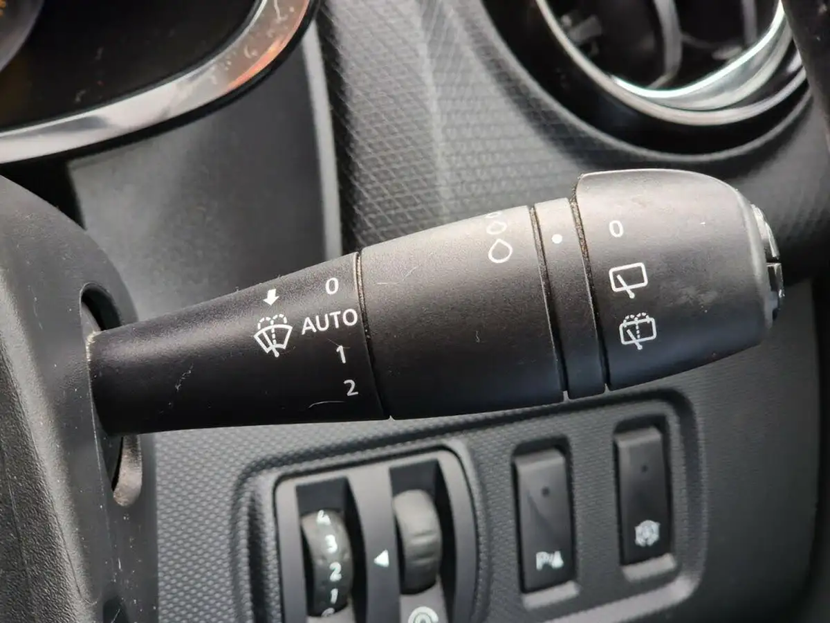 2014-renault-clio-15dci-dynamique-s-medianavss-big-15