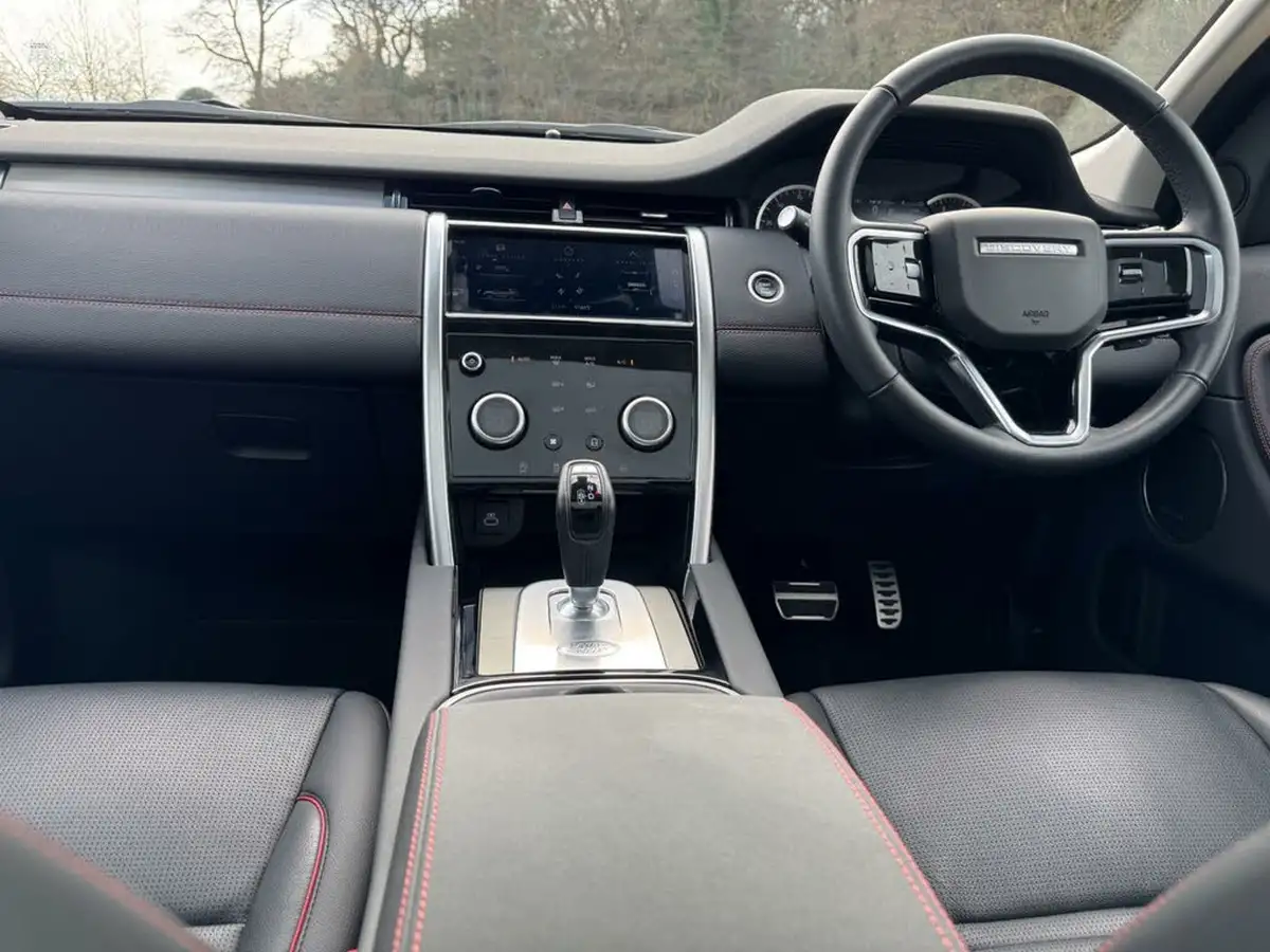2022-land-rover-discovery-sport-15-p300e-r-dynamic-se-big-12