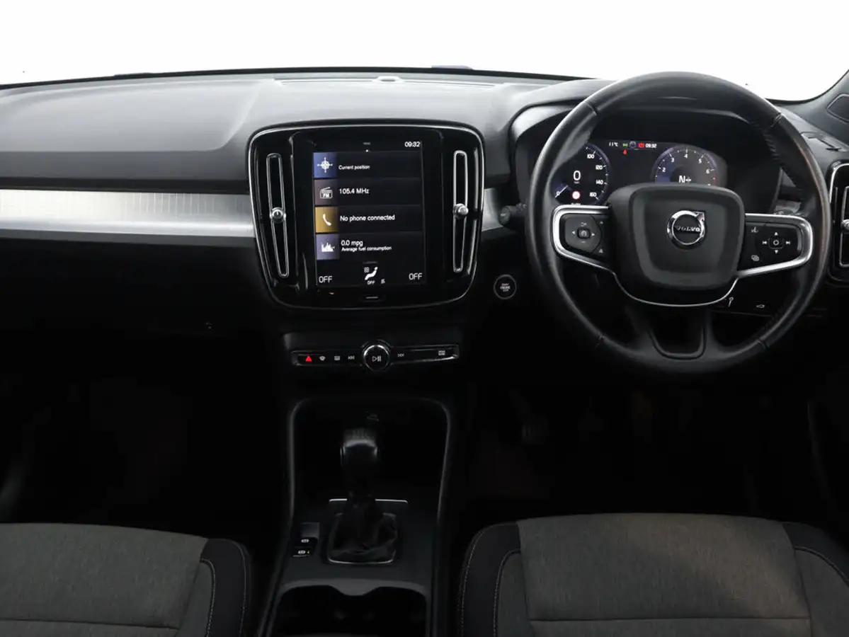 2020-volvo-xc40-15-t3-momentum-big-14