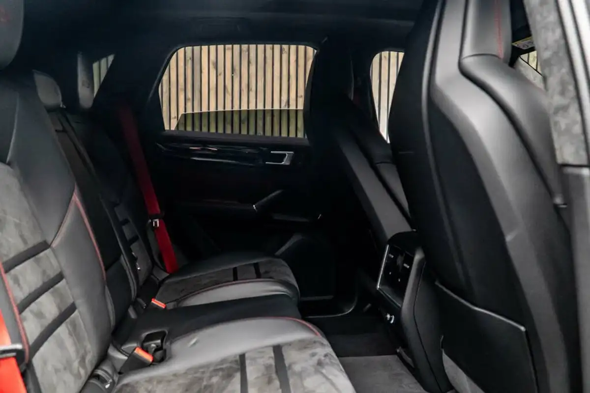 2023-porsche-cayenne-40-v8-gts-station-wagon-big-41