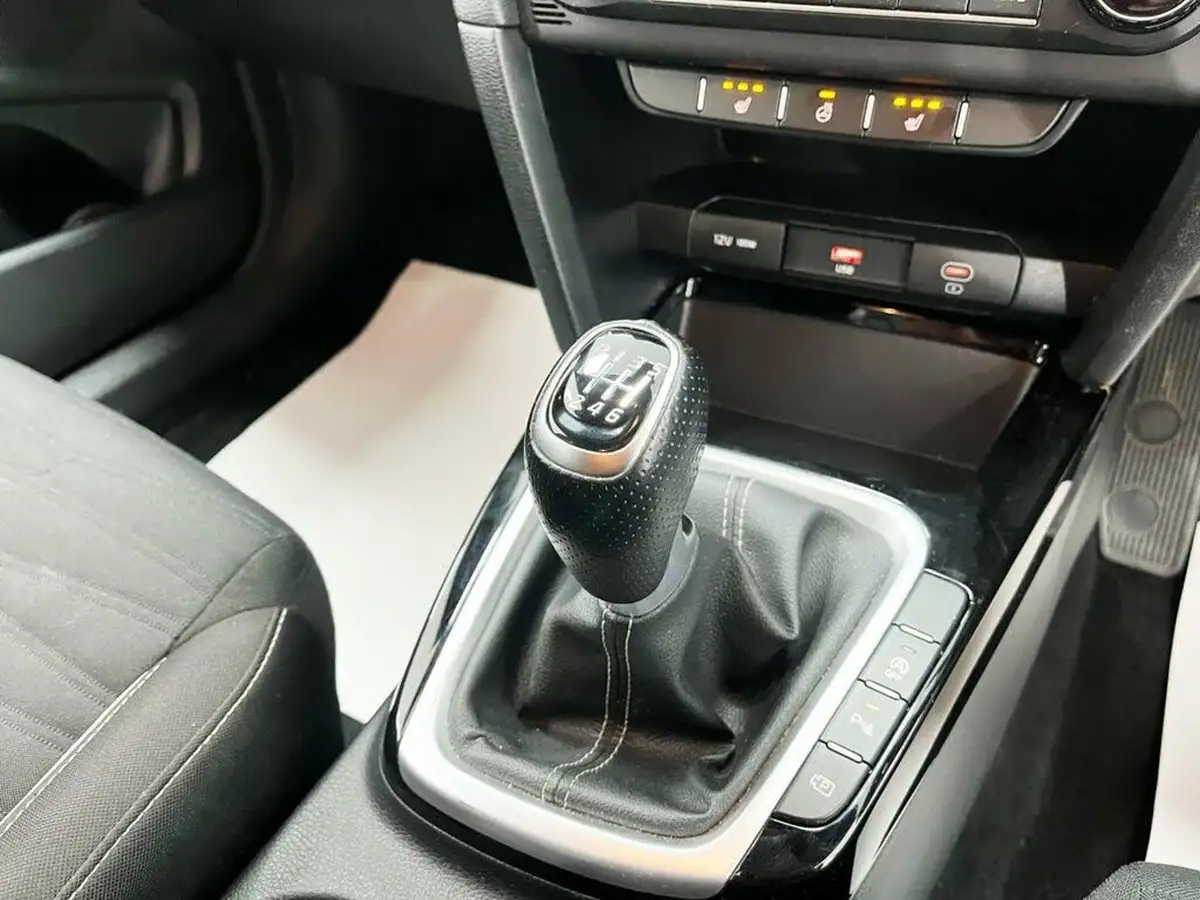 2022-kia-ceed-15-t-gdi-gt-line-big-23