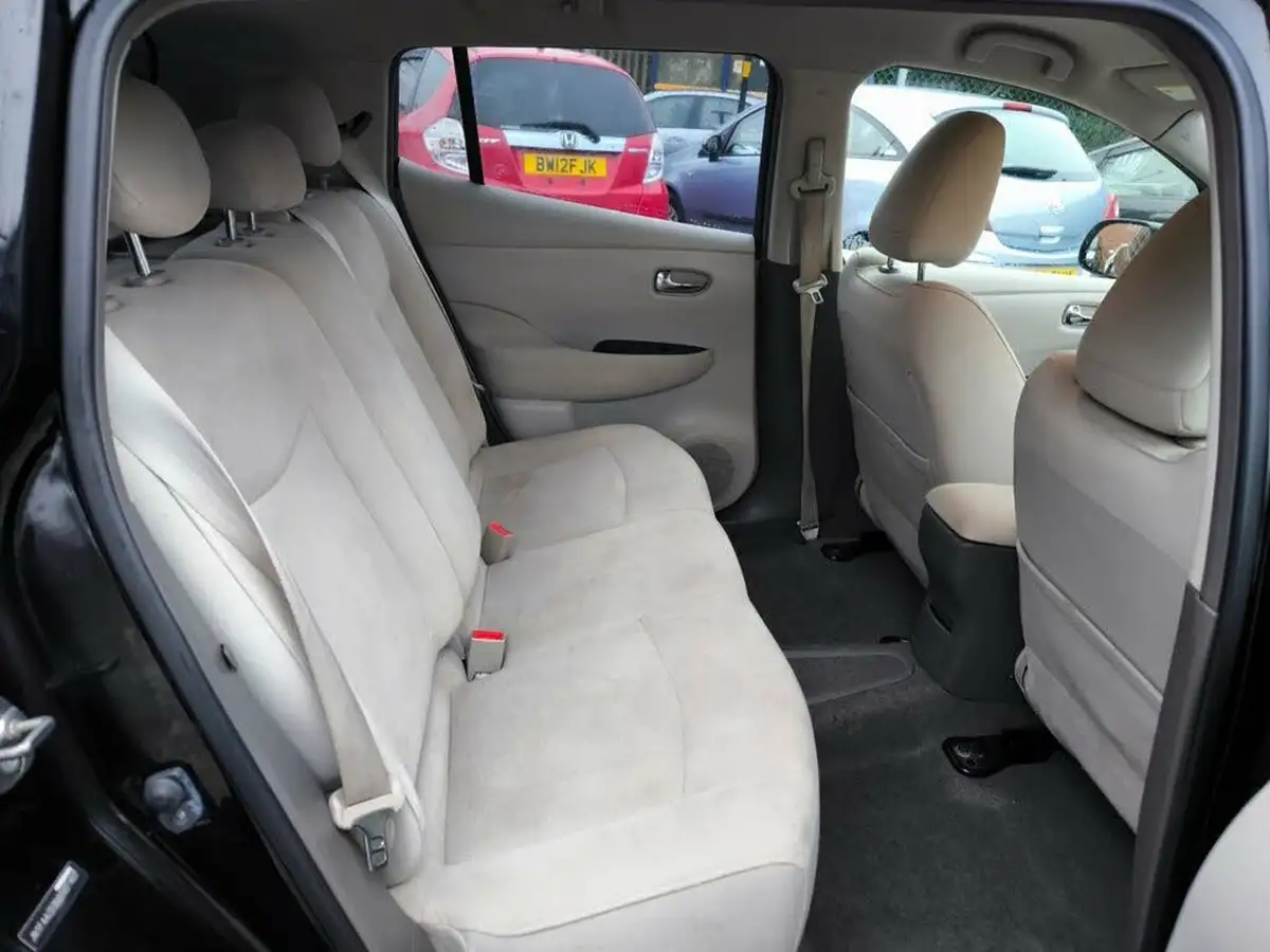 2013-nissan-leaf-e-auto-big-17