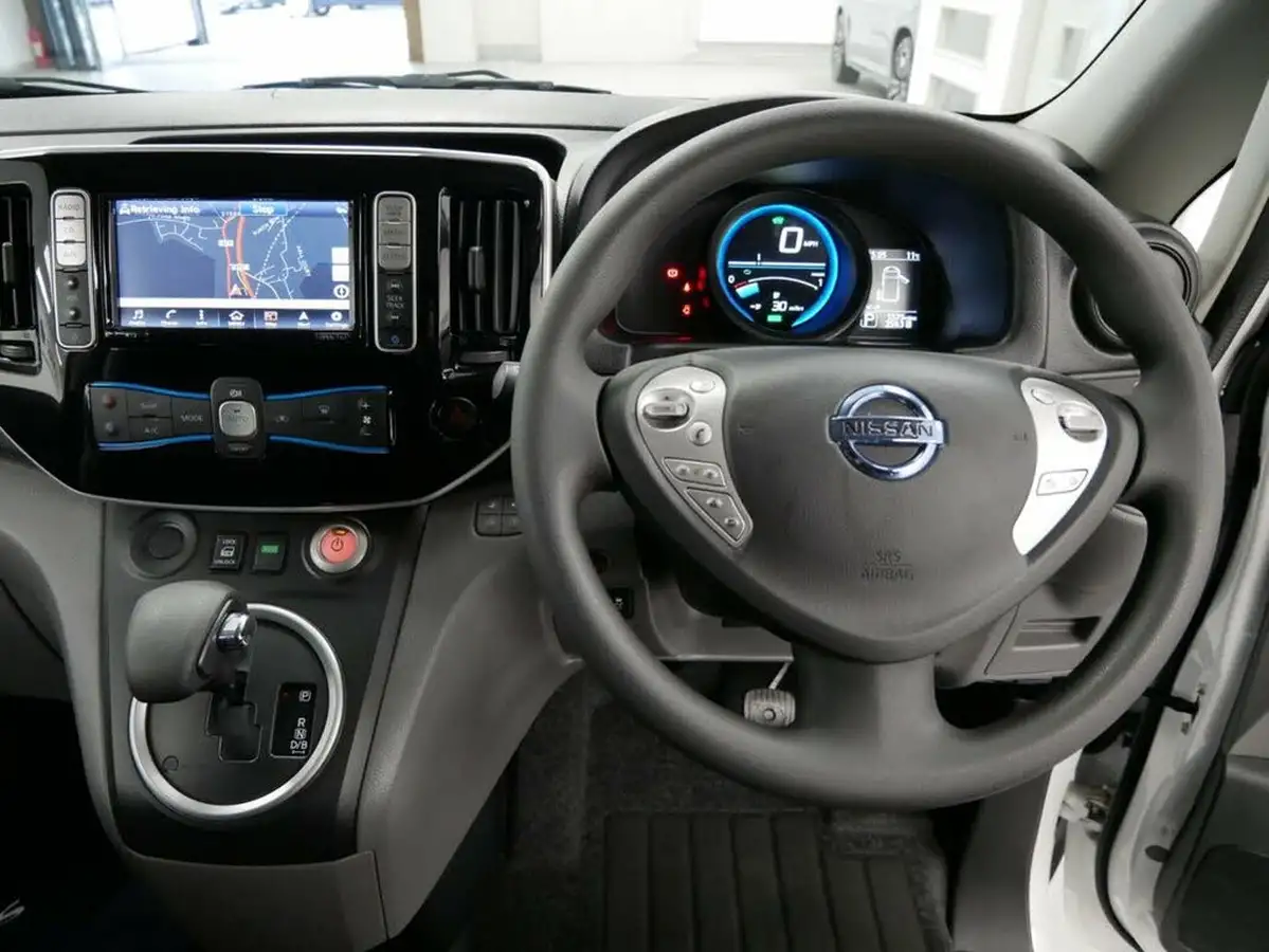2021-nissan-env200-e-tekna-rapid-panel-van-big-11