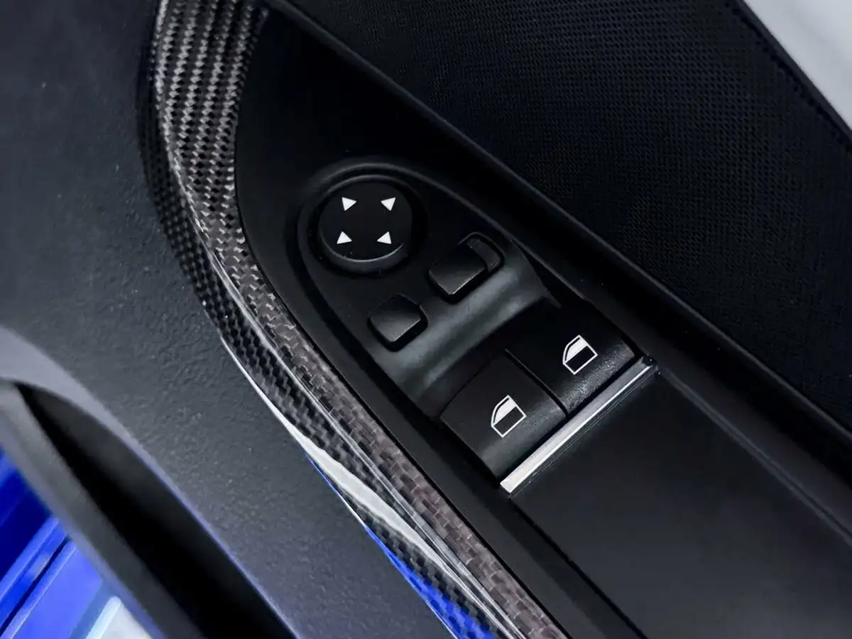 2014-bmw-6-series-44-m6-coupe-2d-big-17