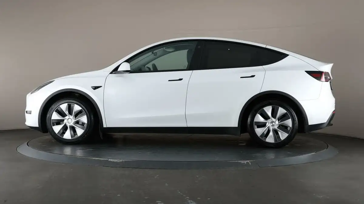 2022-tesla-model-y-e-rwd-big-4