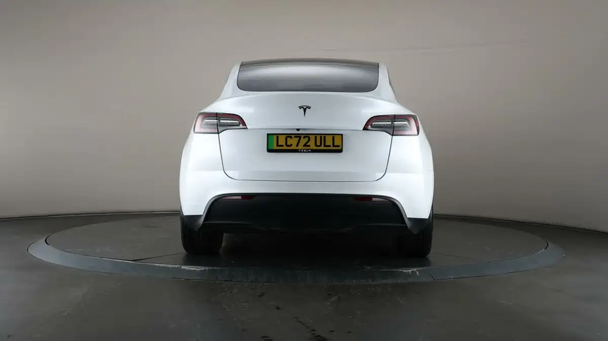 2022-tesla-model-y-e-rwd-big-25
