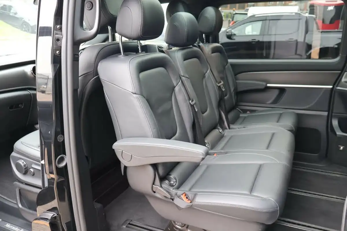2023-mercedes-benz-v-class-20d-v220d-amg-line-long-big-22