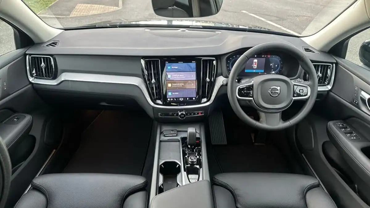 2025-volvo-v60-20-b4-plus-station-wagon-big-19