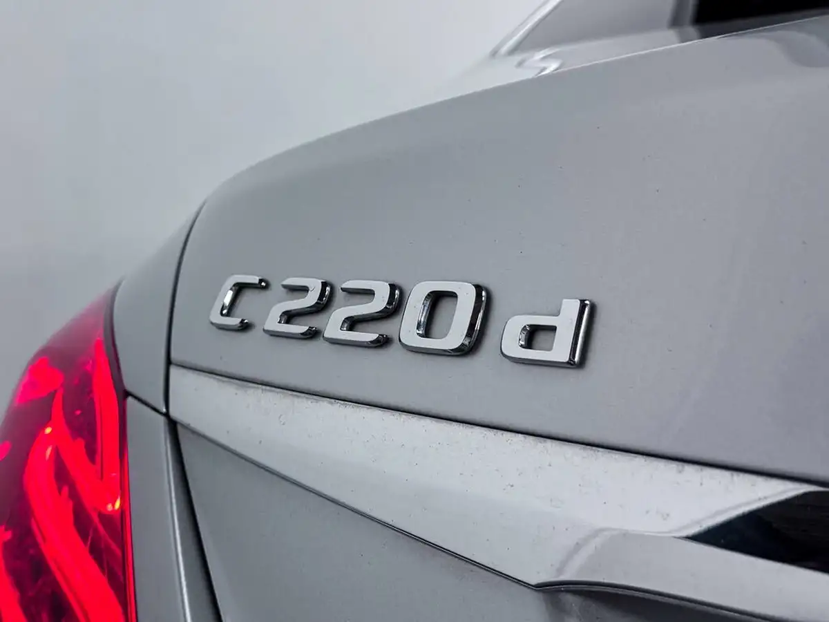 2017-mercedes-benz-c-class-21d-c220d-amg-line-premiumss-saloon-4d-9g-tronic-plus-big-8