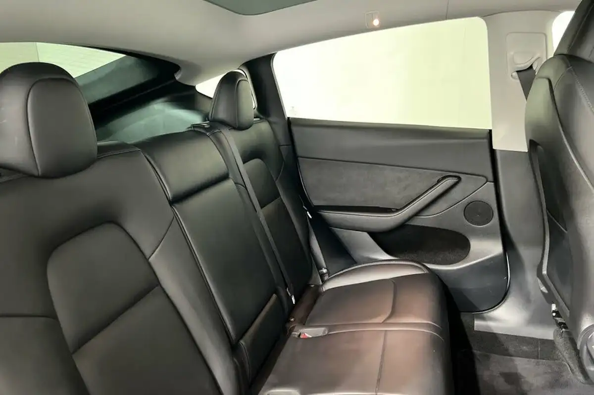 2022-tesla-model-y-e-long-range-big-19