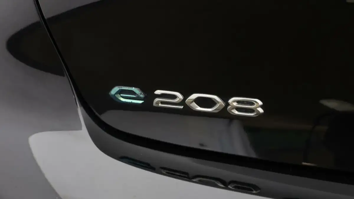 2020-peugeot-208-e-gt-big-19