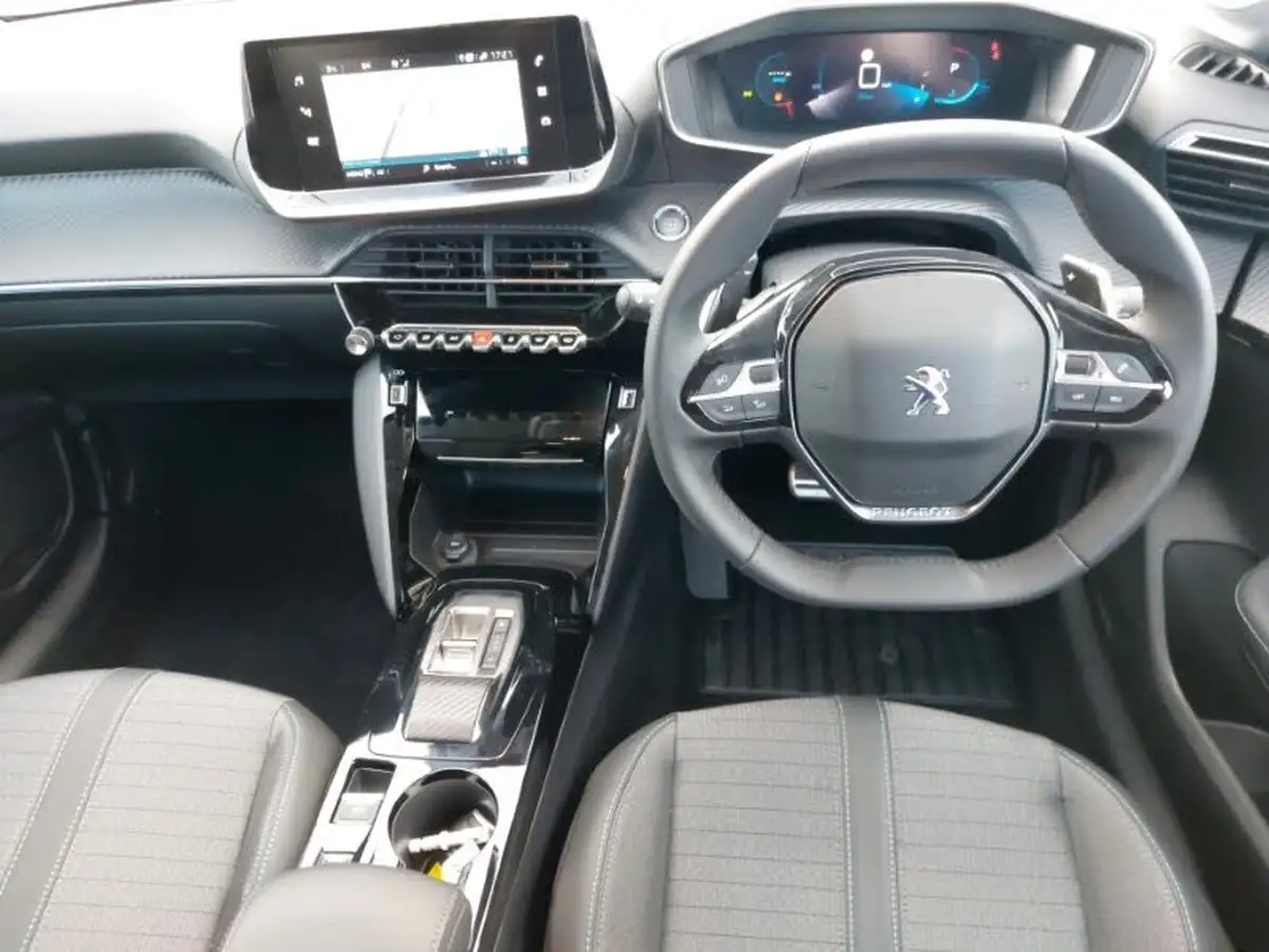 2023-peugeot-208-12-puretech-allure-premium-100ps-eat8-big-6