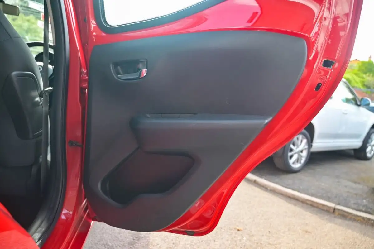 2020-toyota-aygo-10-vvt-i-x-play-big-17