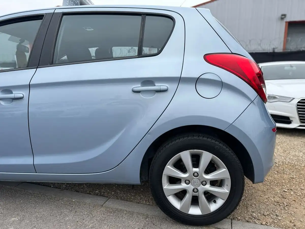 2012-hyundai-i20-12-active-5d-big-19