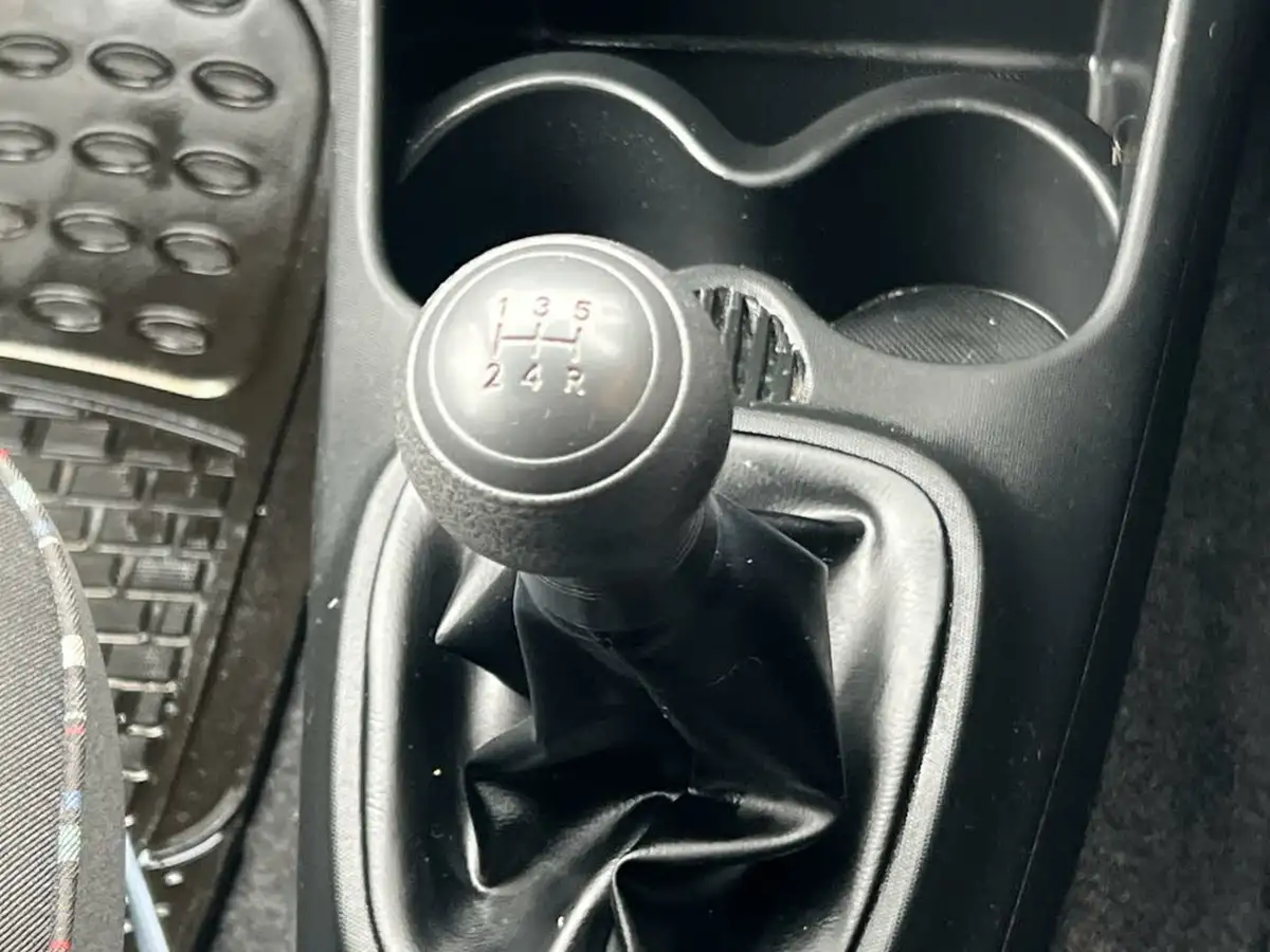 2012-citroen-c1-10-vtr-5d-big-21