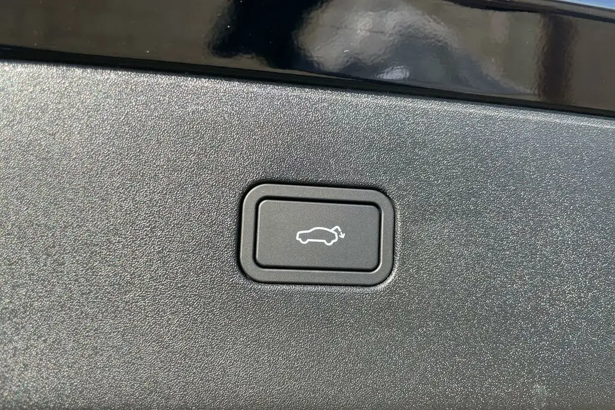 2025-volvo-ex30-e-single-motor-plus-extended-range-big-19