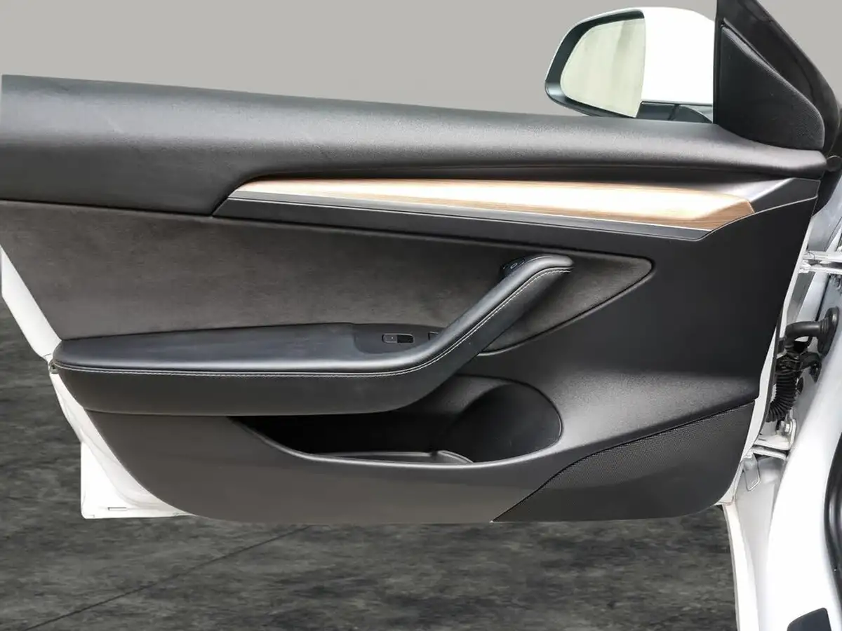 2022-tesla-model-3-e-long-range-big-32