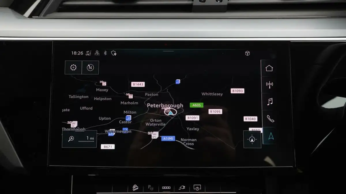 2022-audi-e-tron-55e-technik-station-wagon-big-11