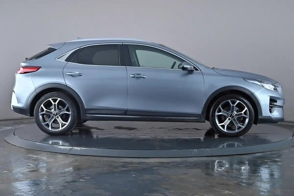 2022-kia-xceed-15-t-gdi-3-big-2
