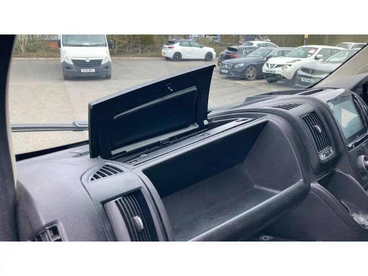 2023-peugeot-boxer-22-bluehdi-professional-premium-335-l3h2-panel-big-28