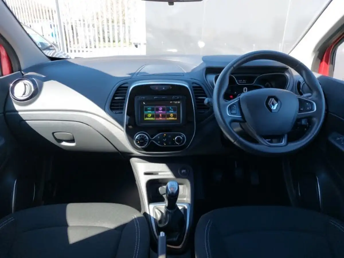 2018-renault-captur-09-tce-iconic-big-2