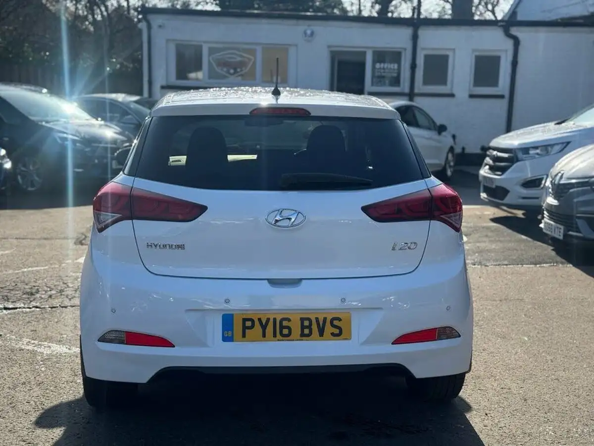 2016-hyundai-i20-14-premium-big-5