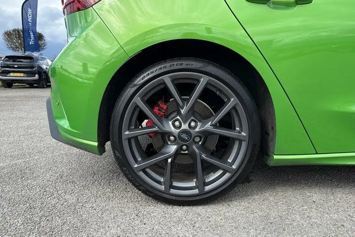 2023-ford-focus-23t-st-hatchback-auto-big-7