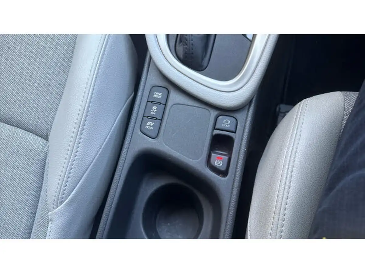 2021-toyota-yaris-15-vvt-i-excel-big-44