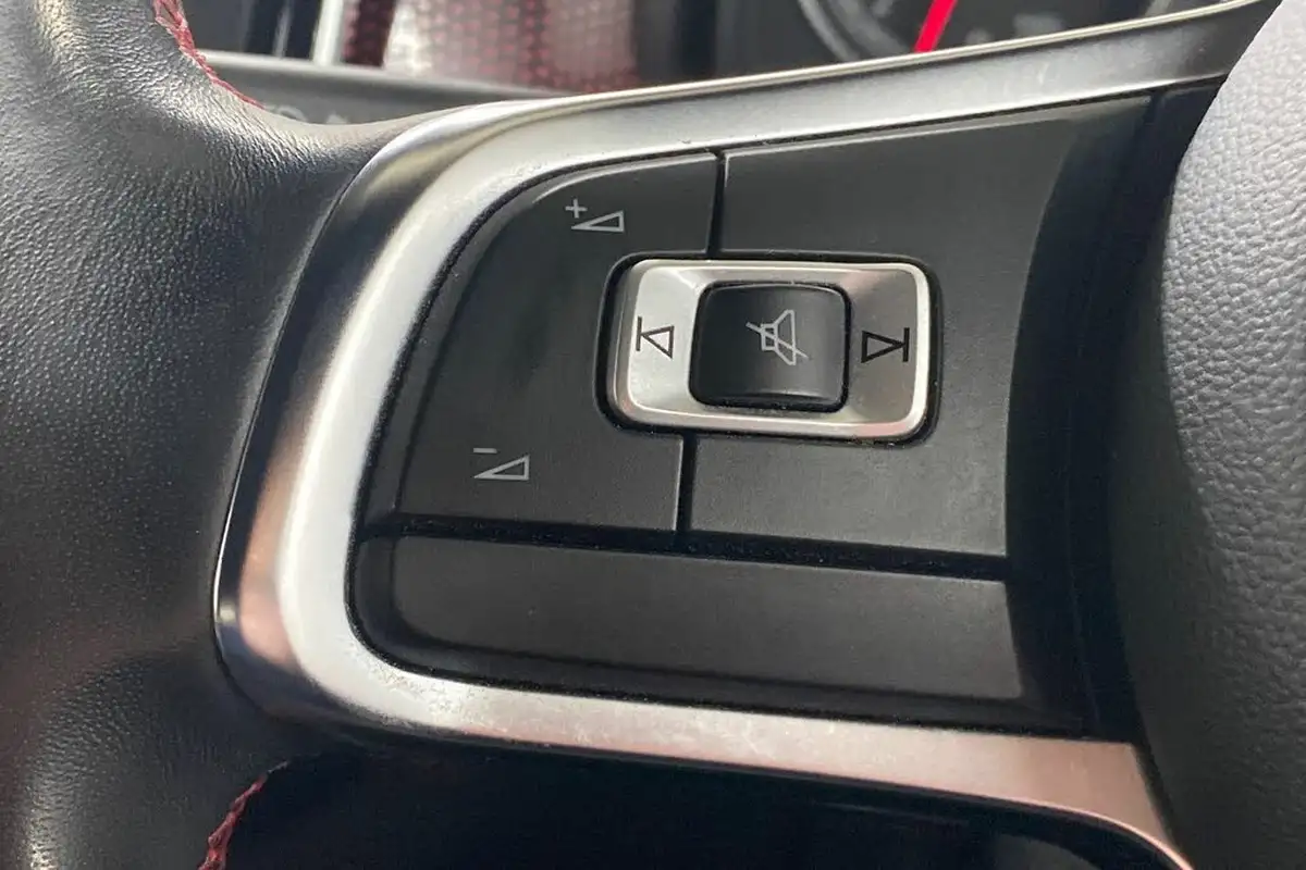 2021-volkswagen-up-10-gti-5d-big-27