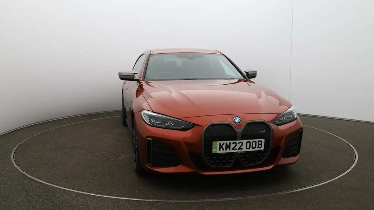 2022-bmw-i4-e-m50-big-37