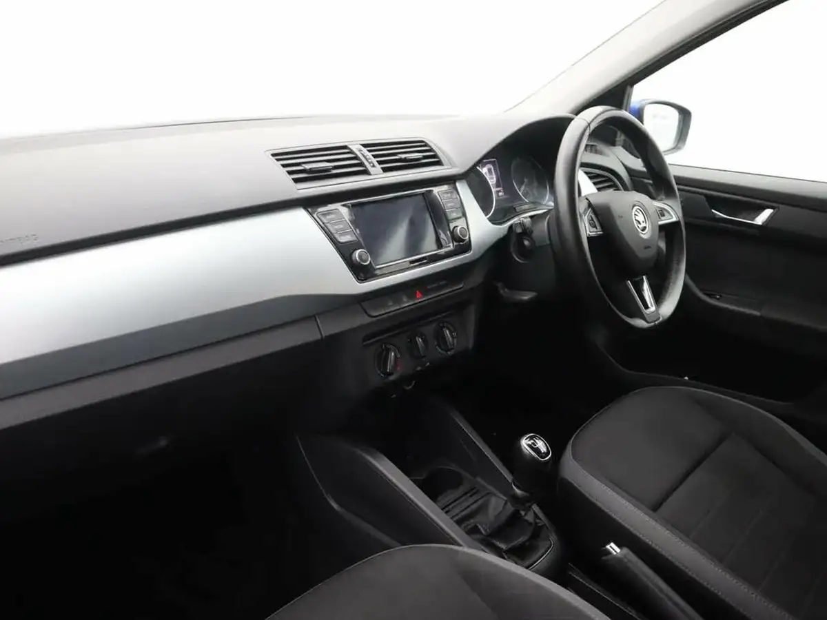 2020-skoda-fabia-10-tsi-se-95ps-estate-big-8
