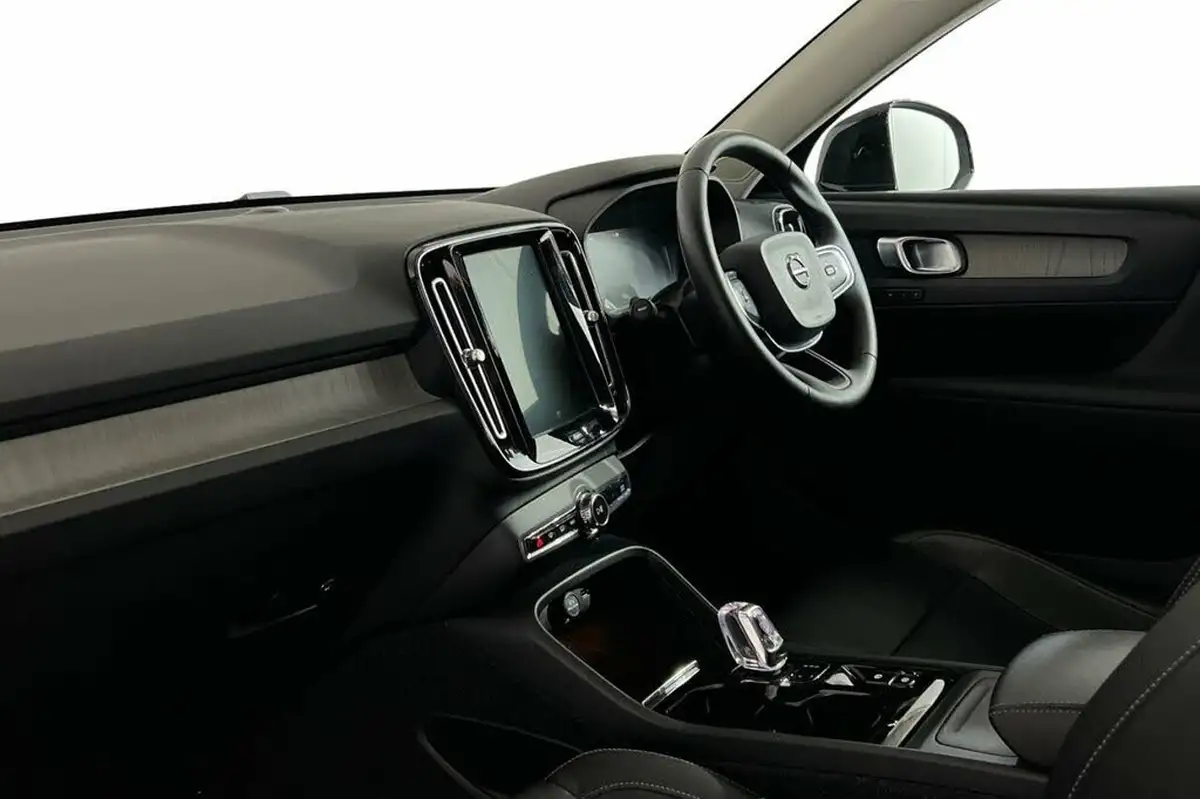 2019-volvo-xc40-20-t4-inscription-awd-big-8