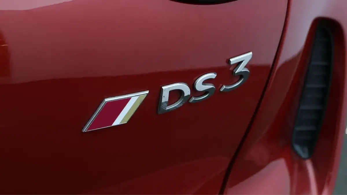 2022-ds-ds-3-crossback-12-puretech-performance-line-130ps-eat8-big-19