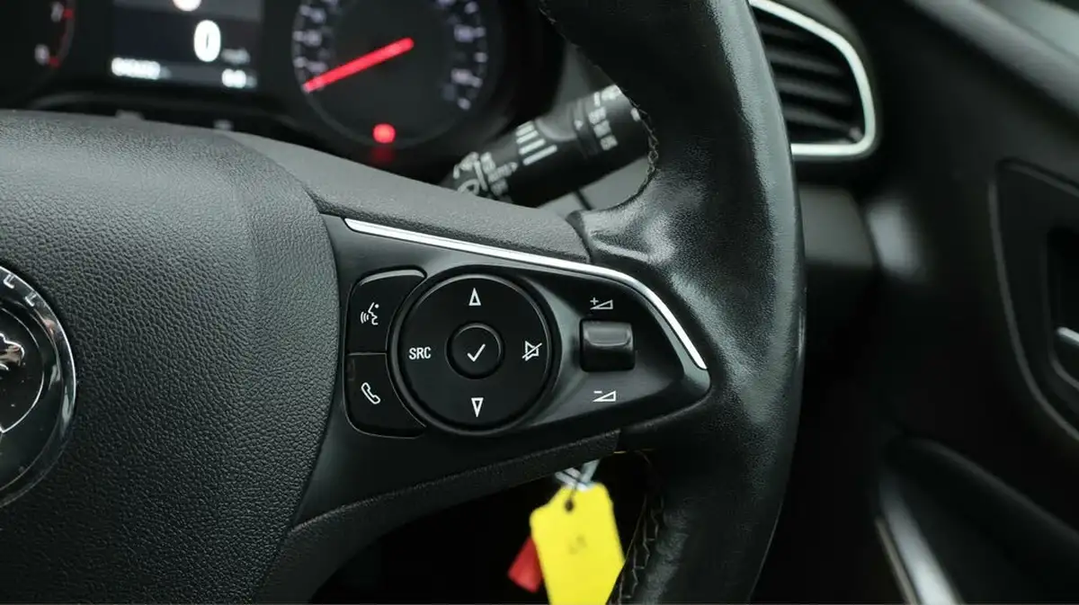 2020-vauxhall-grandland-x-12-sri-nav-big-24