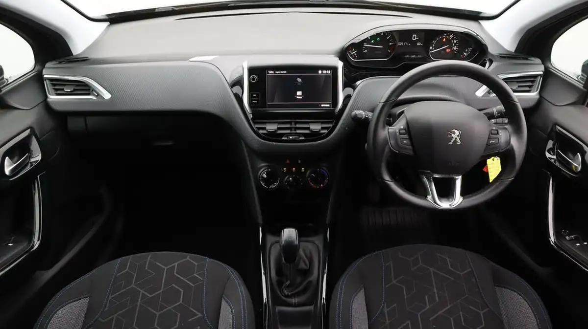 2019-peugeot-2008-suv-12-puretech-signature-82bhp-big-13