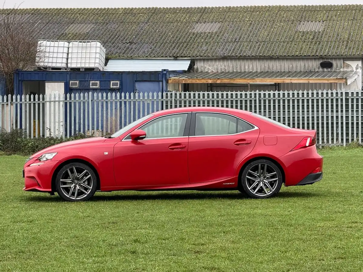 2016-lexus-is-300h-25-f-sport-big-14
