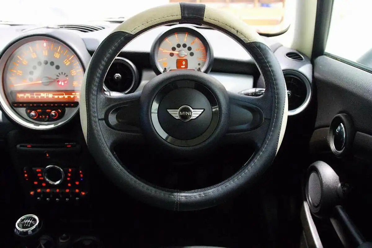 2011-mini-cooper-16td-one-d-big-14