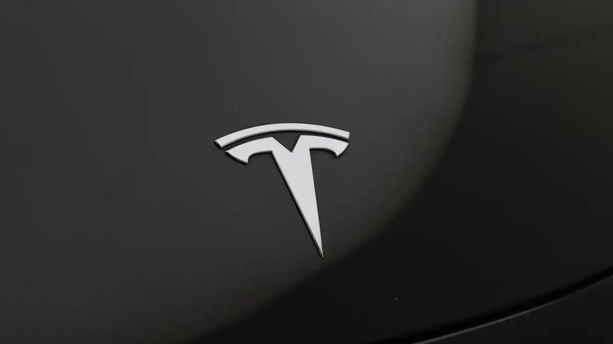 2020-tesla-model-3-e-long-range-big-22